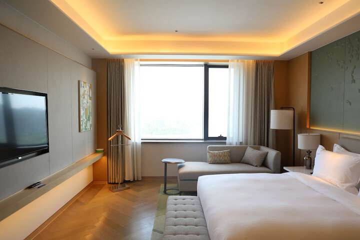 Room 6 of 97