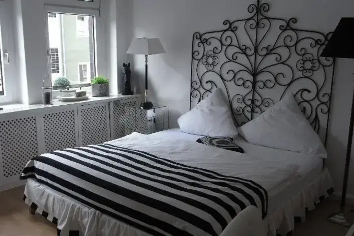 Room 11 of 17