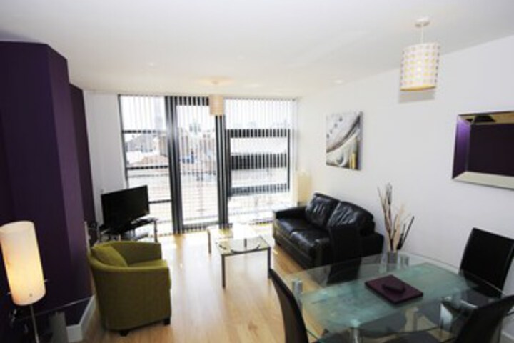 Lounge 30 of 141