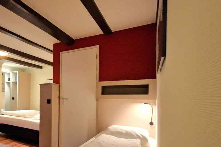 Room 47 of 118