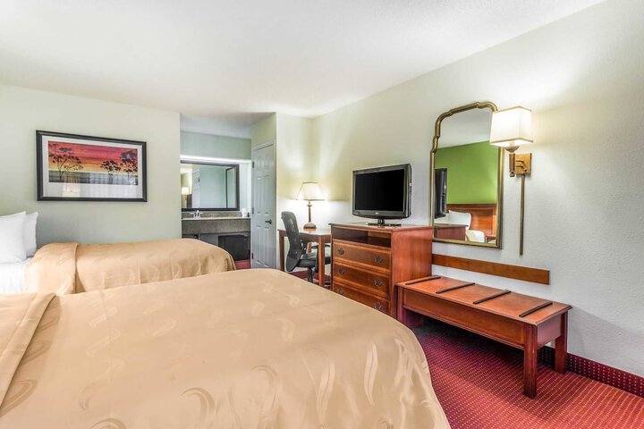 2 Double Beds (8 of 28)