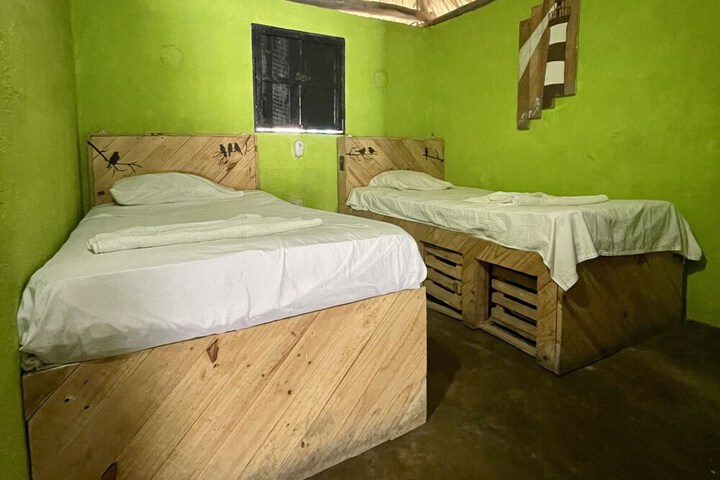 Room 12 of 127