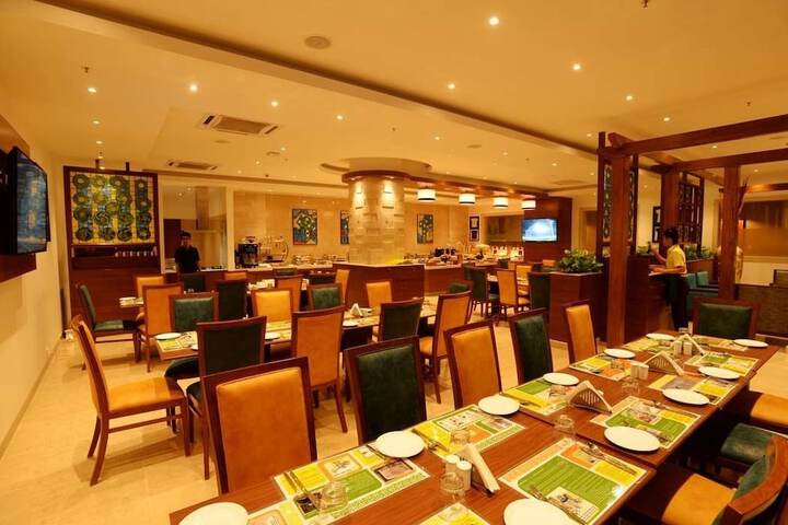 Dining 35 of 60