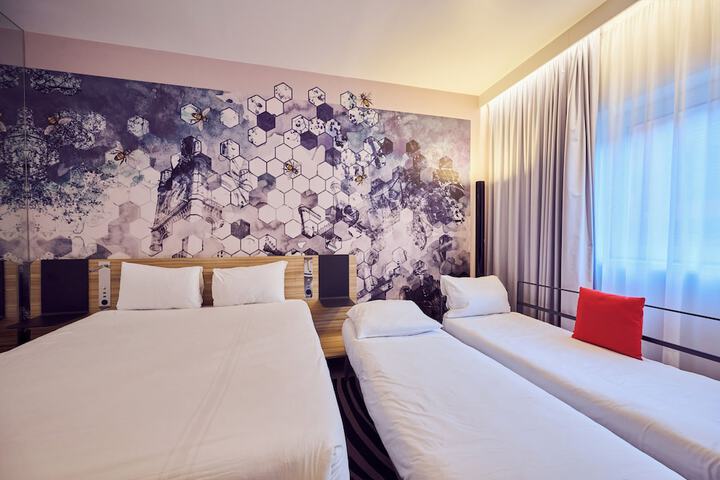 Room 18 of 30