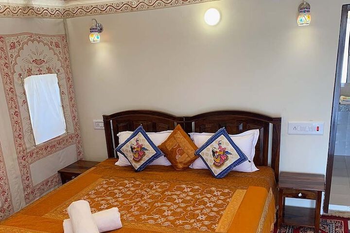 Room 6 of 39
