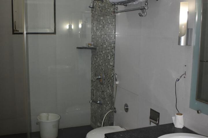 Room 17 of 27