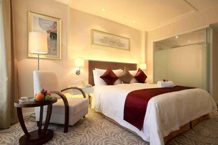 Room 4 of 20