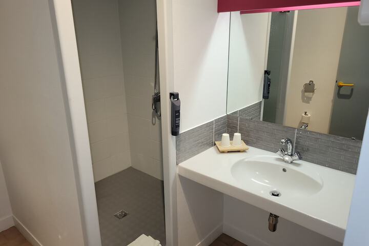 Room 35 of 61