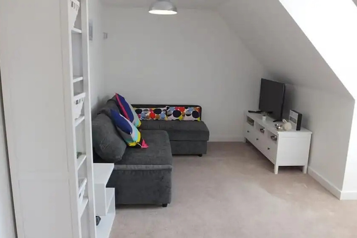 Room 8 of 12