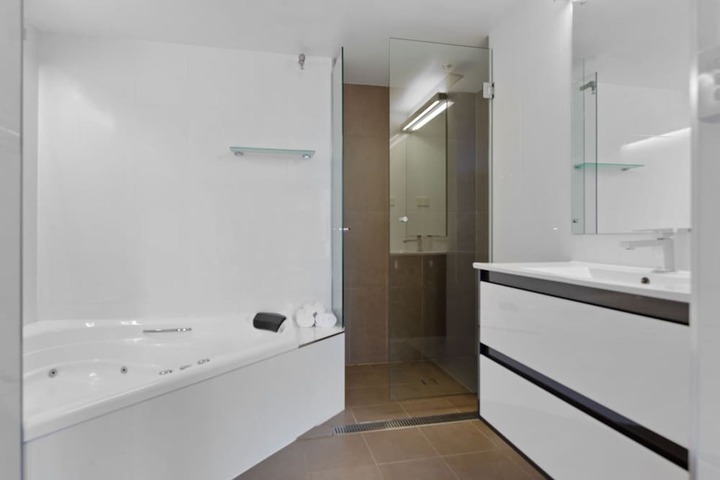 Room 34 of 40
