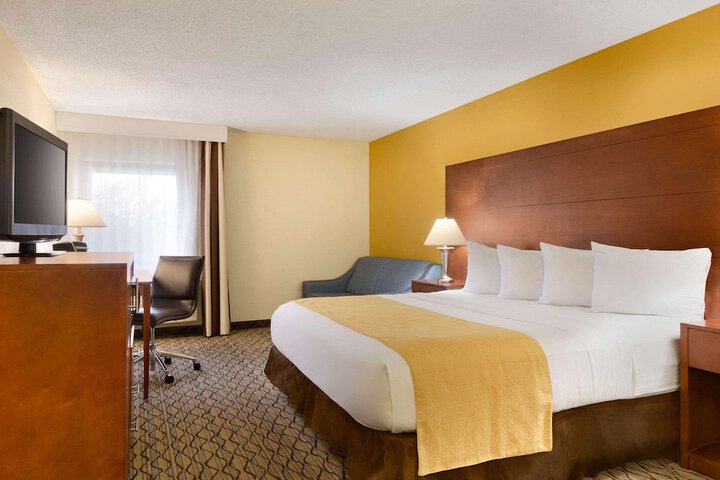1 King Bed (13 of 14)