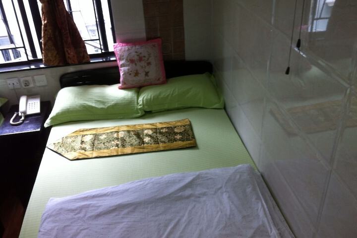 Room 3 of 43