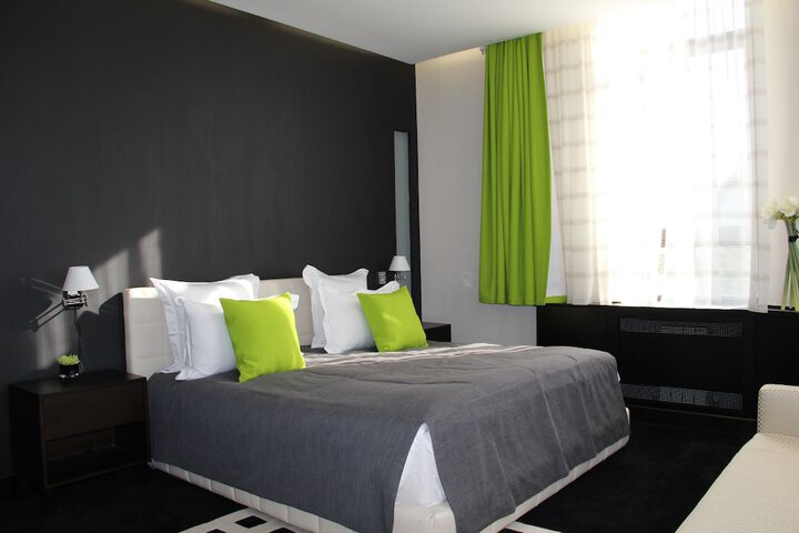 Room 2 of 30