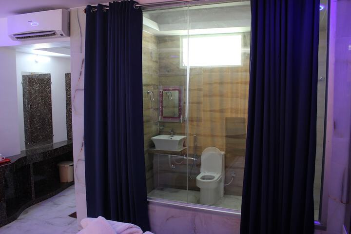 Room 25 of 46