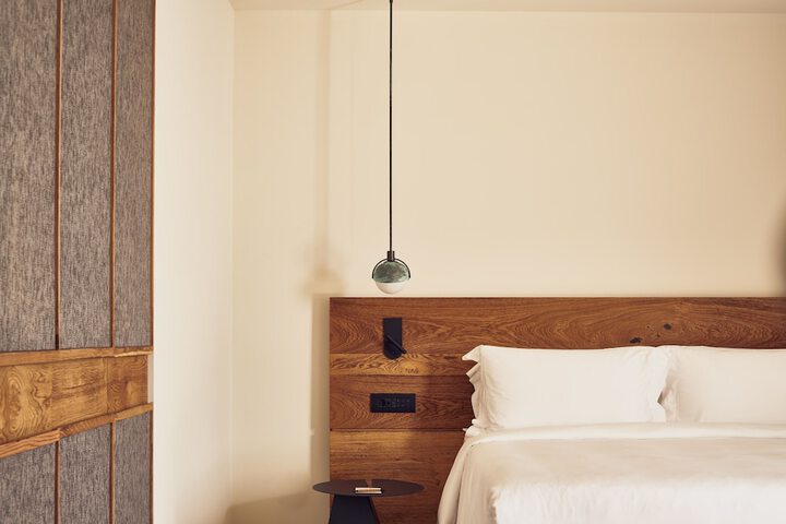 Room 42 of 251