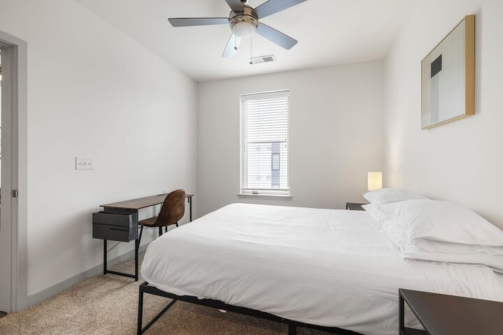 Room 35 of 136