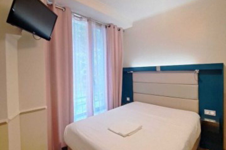 Room 35 of 60