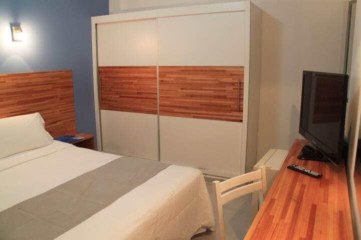 Room 12 of 102