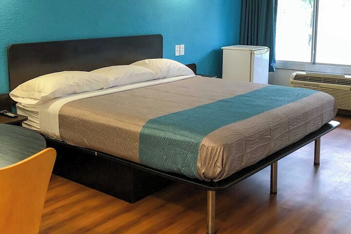 Room 13 of 29