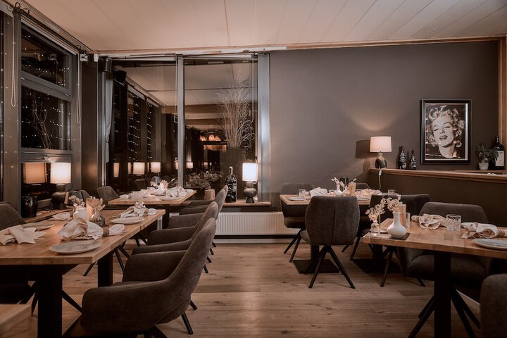 Dining 49 of 71