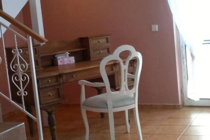 Room 2 of 27
