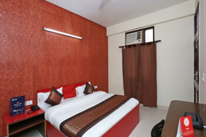 Room 12 of 25