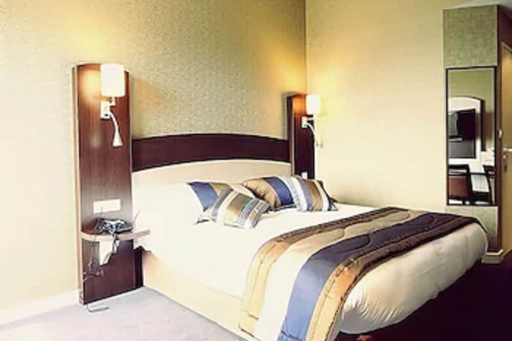 Room 16 of 44