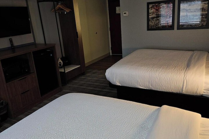 2 Queen Beds (4 of 22)