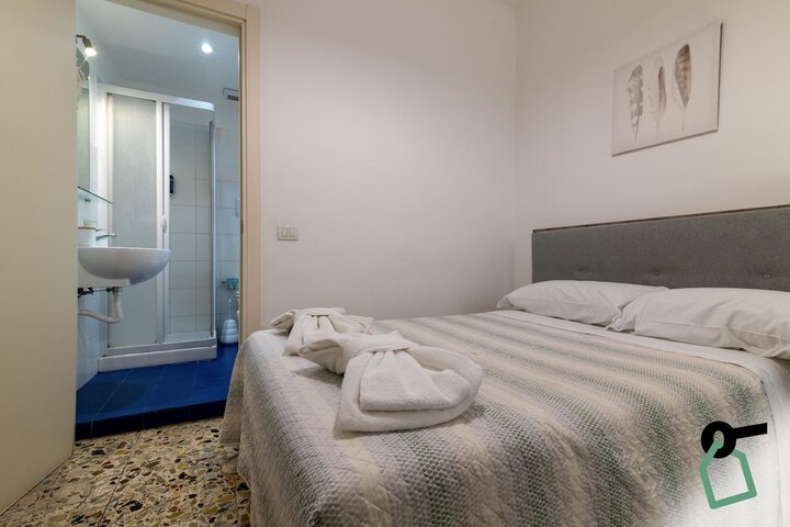 Room 15 of 32