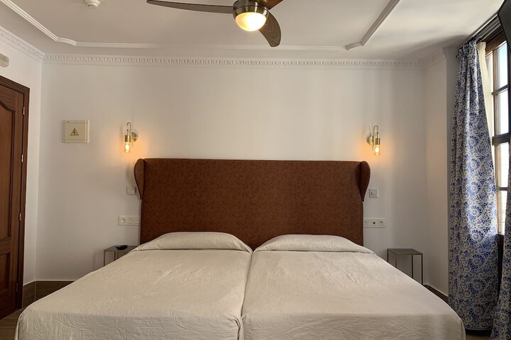 Room 52 of 74