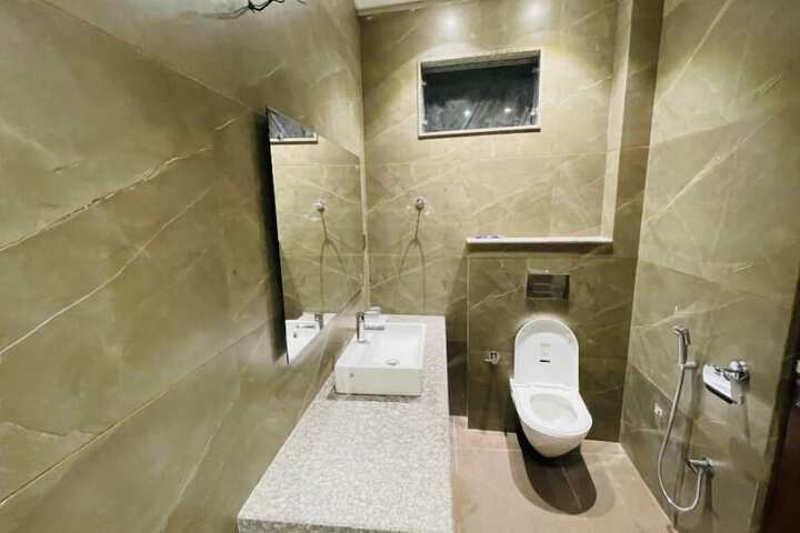 Room 16 of 33