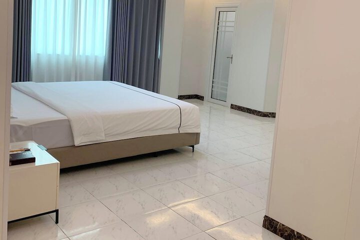 Room 5 of 43