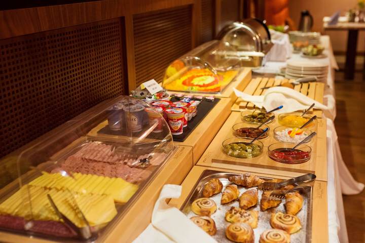 Breakfast/Coffee Service 33 of 48