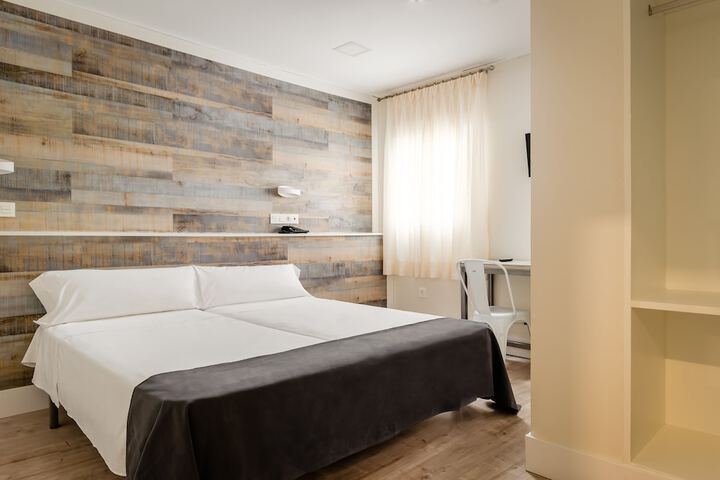 Room 14 of 65