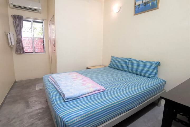 Room 4 of 36