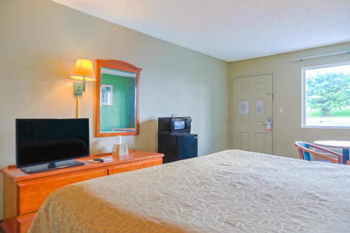 1 King Bed (8 of 21)