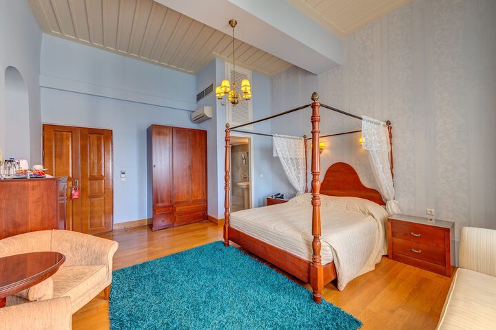 Room 40 of 92
