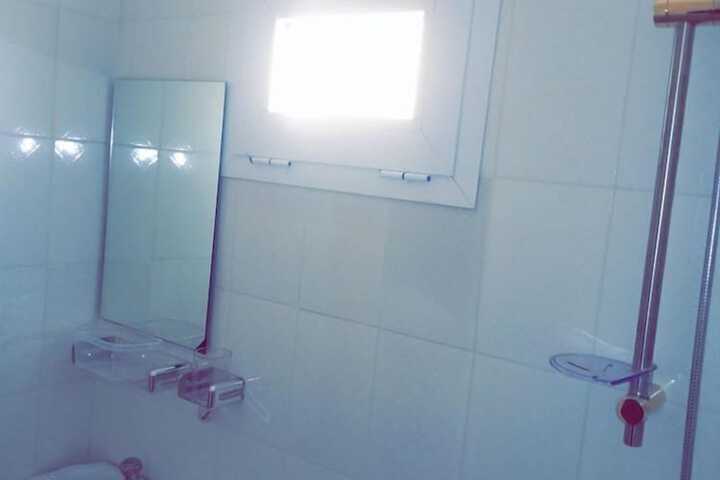 Room 14 of 32