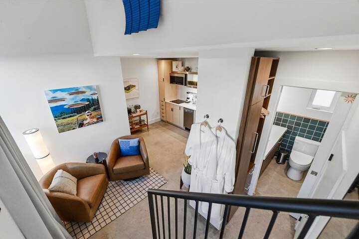 Room 4 of 18