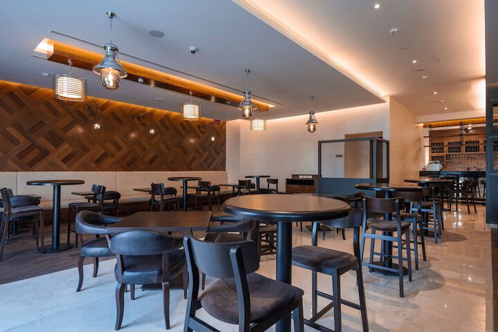 Lounge 185 of 268