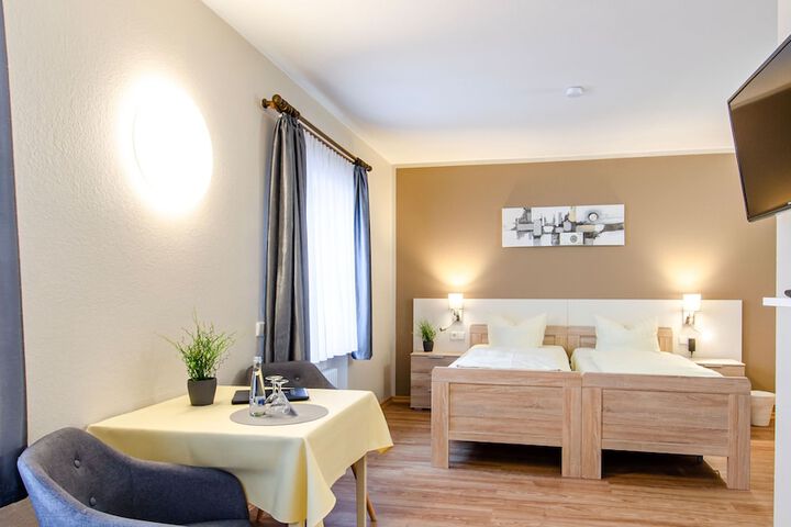 Room 16 of 33
