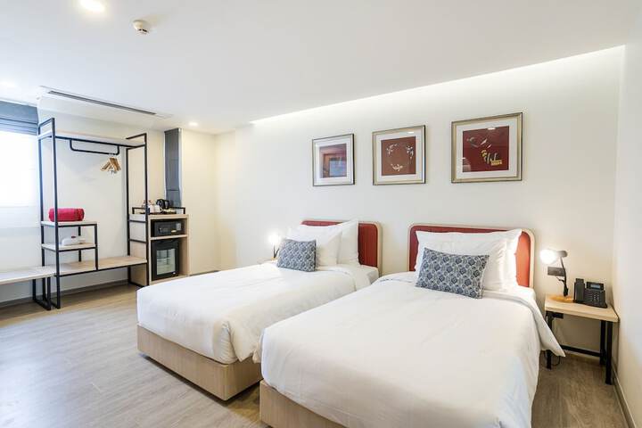 Room 33 of 190