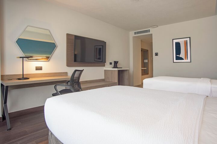 Room 3 of 82