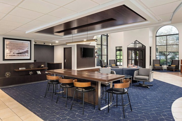 Lobby lounge