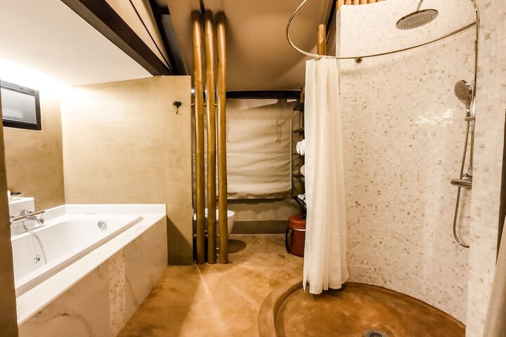 Room 27 of 60