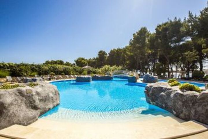 Pool 44 of 70