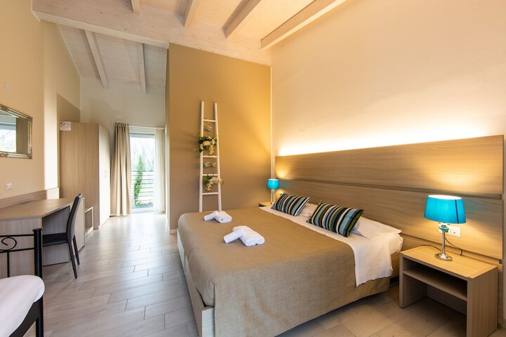 Room 8 of 27