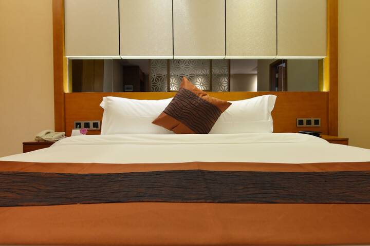 Room 9 of 19