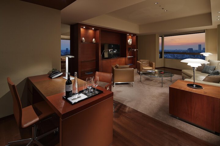 Room 33 of 216