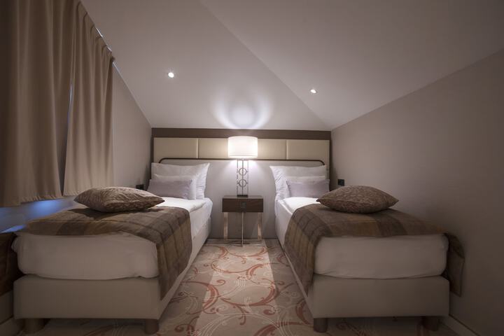 Room 6 of 78